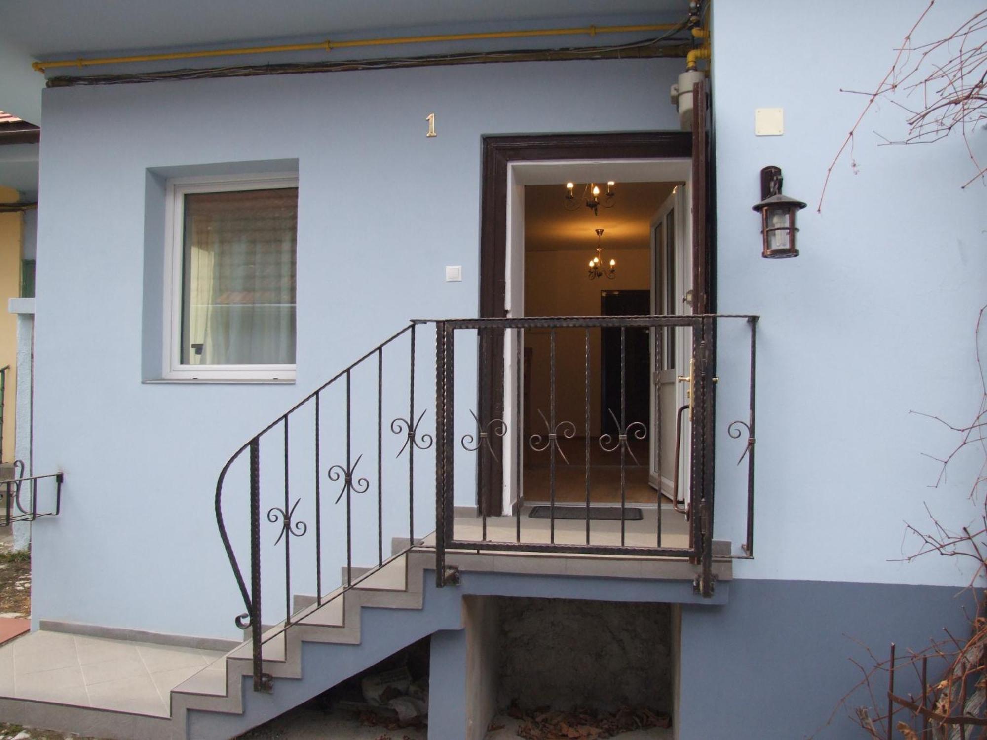 Blue House Hotel Braşov Buitenkant foto