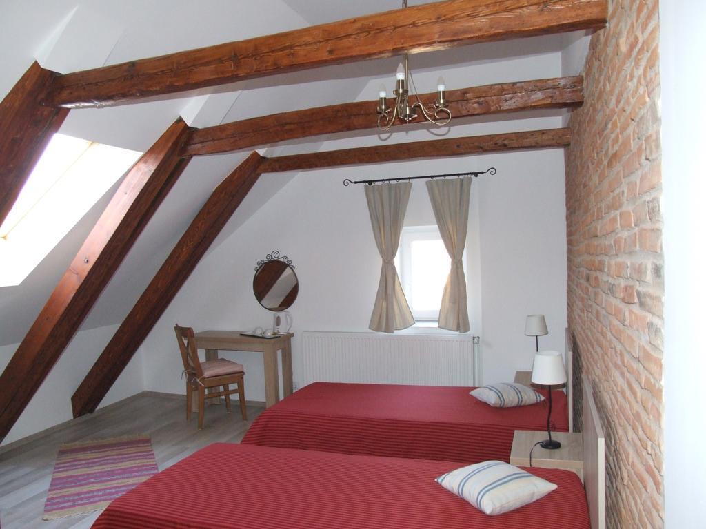 Blue House Hotel Braşov Buitenkant foto