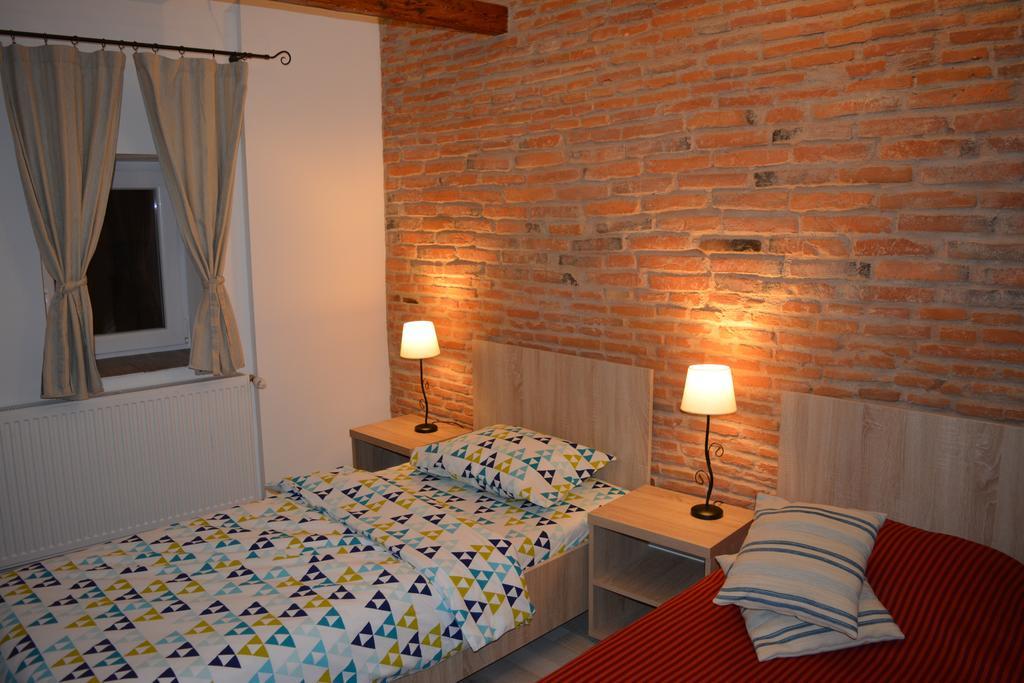 Blue House Hotel Braşov Buitenkant foto