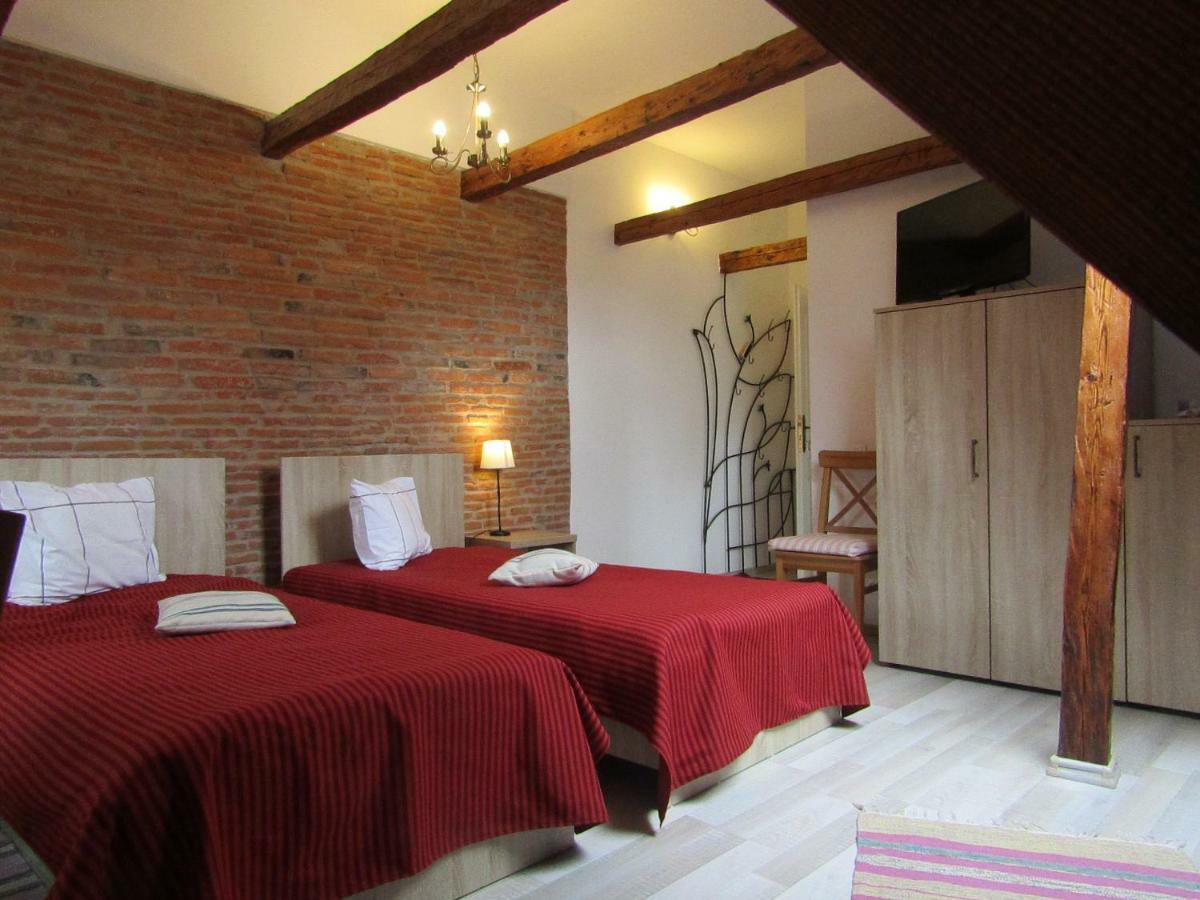 Blue House Hotel Braşov Buitenkant foto