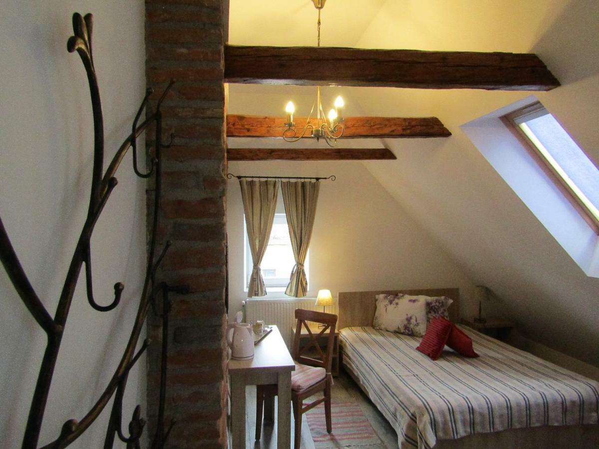 Blue House Hotel Braşov Buitenkant foto