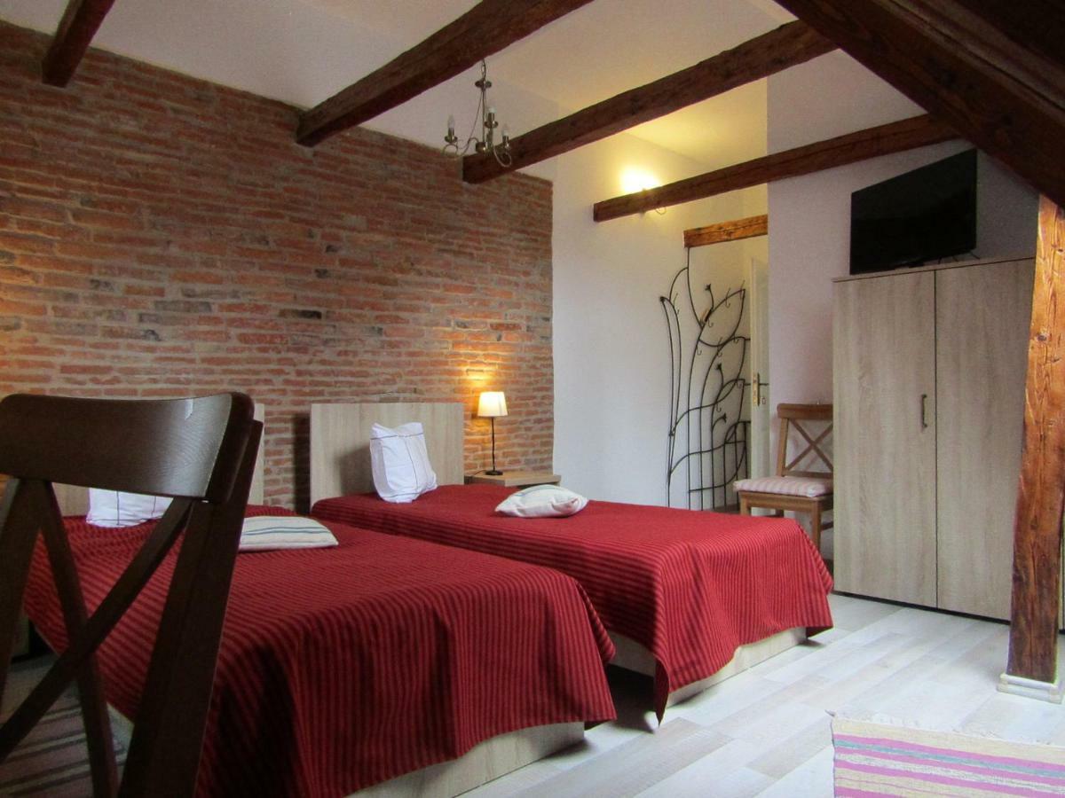 Blue House Hotel Braşov Buitenkant foto